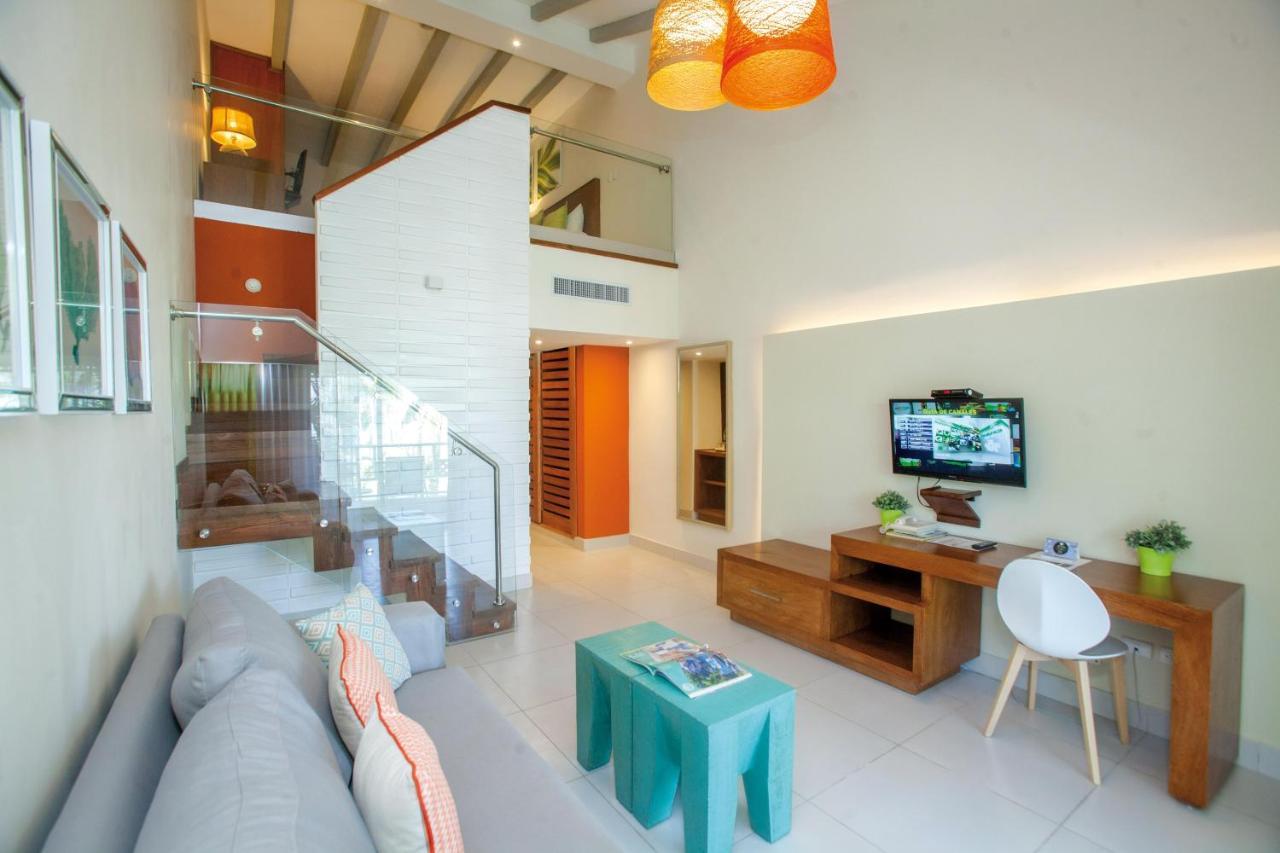 Family Room,1742727250:JPEG